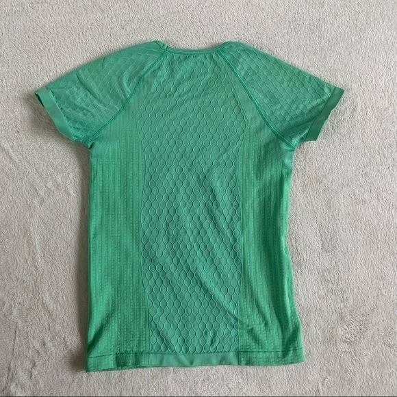 Athleta Pastel Green Athletic Tee - Picture 4 of 5